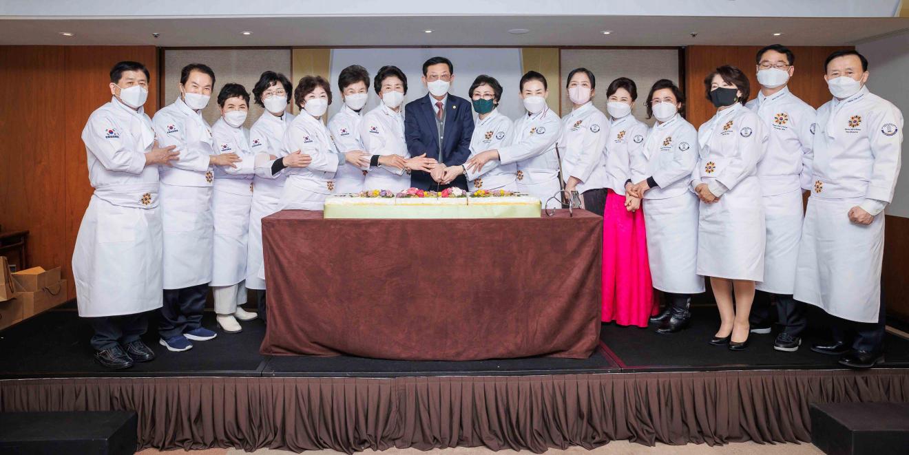 (사)대한민국한식포럼 , 한식대가 16명에 대한민국 한식명장 수여 썸네일